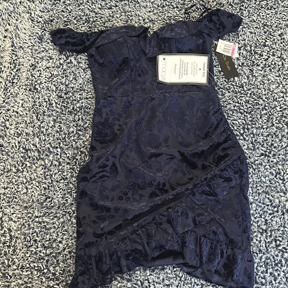 hey girlys this dress is the cutest for any night out or party you have in mind.